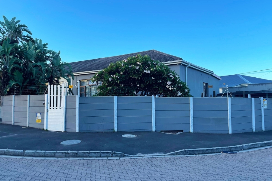 3 Bedroom Property for Sale in Wynberg Western Cape